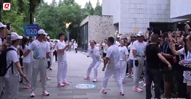 Ma Long Serves as the 20th Torchbearer at The World Games