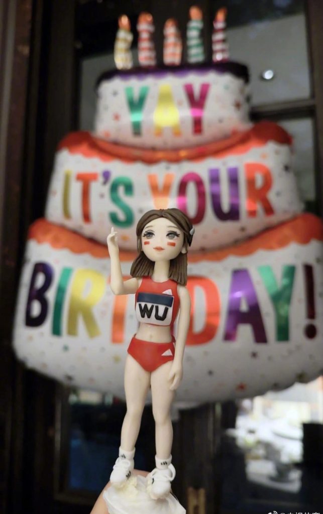Wu Yanni Celebrates 28th Birthday with Adorable Custom Cake