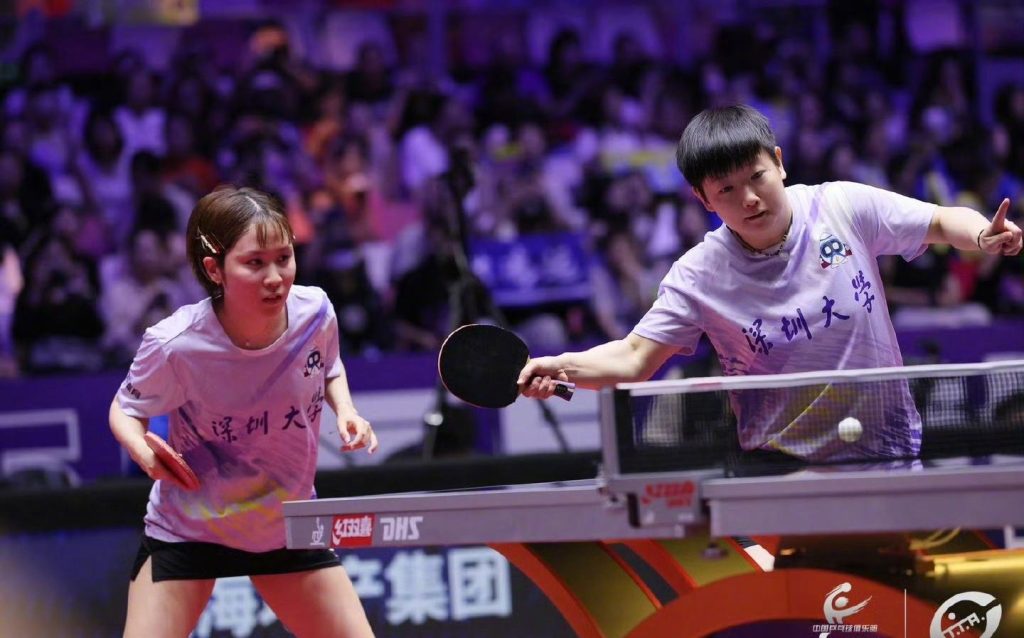Hirano Miu Shares a Photo with Sun Yingsha After Table Tennis Match