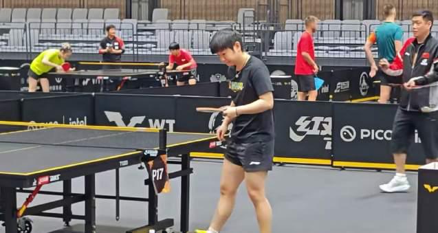 When I saw Sun Yingsha’s coach using a fishing net to pick up balls, I suddenly remembered my high school PE teacher