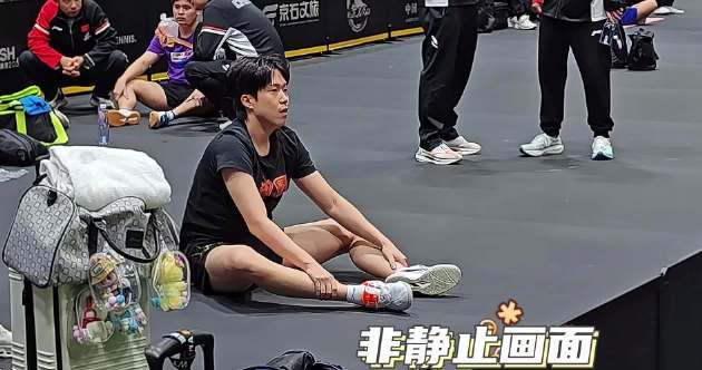 Wang Chuqin’s Unique Pre-Match Routine: Meditation Meets Stretching