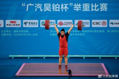 Li Yan Defeats Olympic Champion Li Wenwen to Claim Gold at National Games