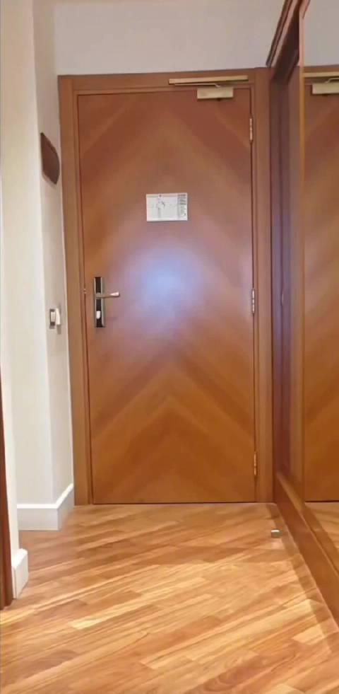 From Torchbearer to Fashion Icon: Zhang Boheng’s Stunning Wardrobe Change in Greece Goes Viral!