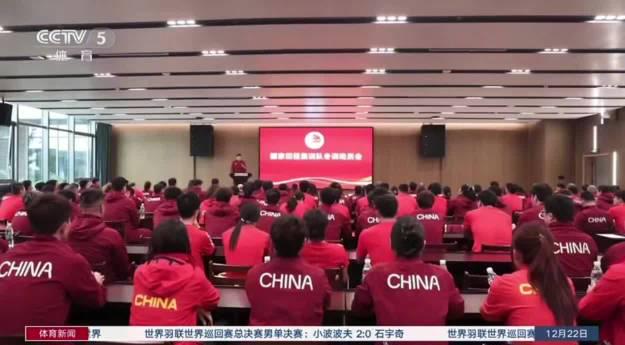 刷到国家队冬训视频，我翻出了压箱底的旧跑鞋：有些‘卡顿’，比网速更让人破防