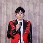 Stuck in the US, I finally understood why my friend kept sending me blurry concert clips